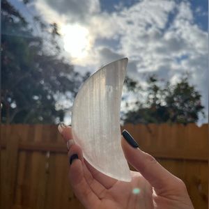 LAST ONE ‼️🚨- Moon shaped selenite crystal bowl 🌙✨